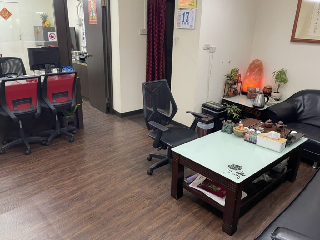 華德當舖內部環境